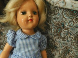 toni blonde blue check face